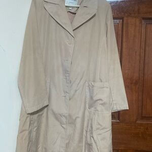 Beautiful spring coat khaki and pink 2 pickes love it but to small for me